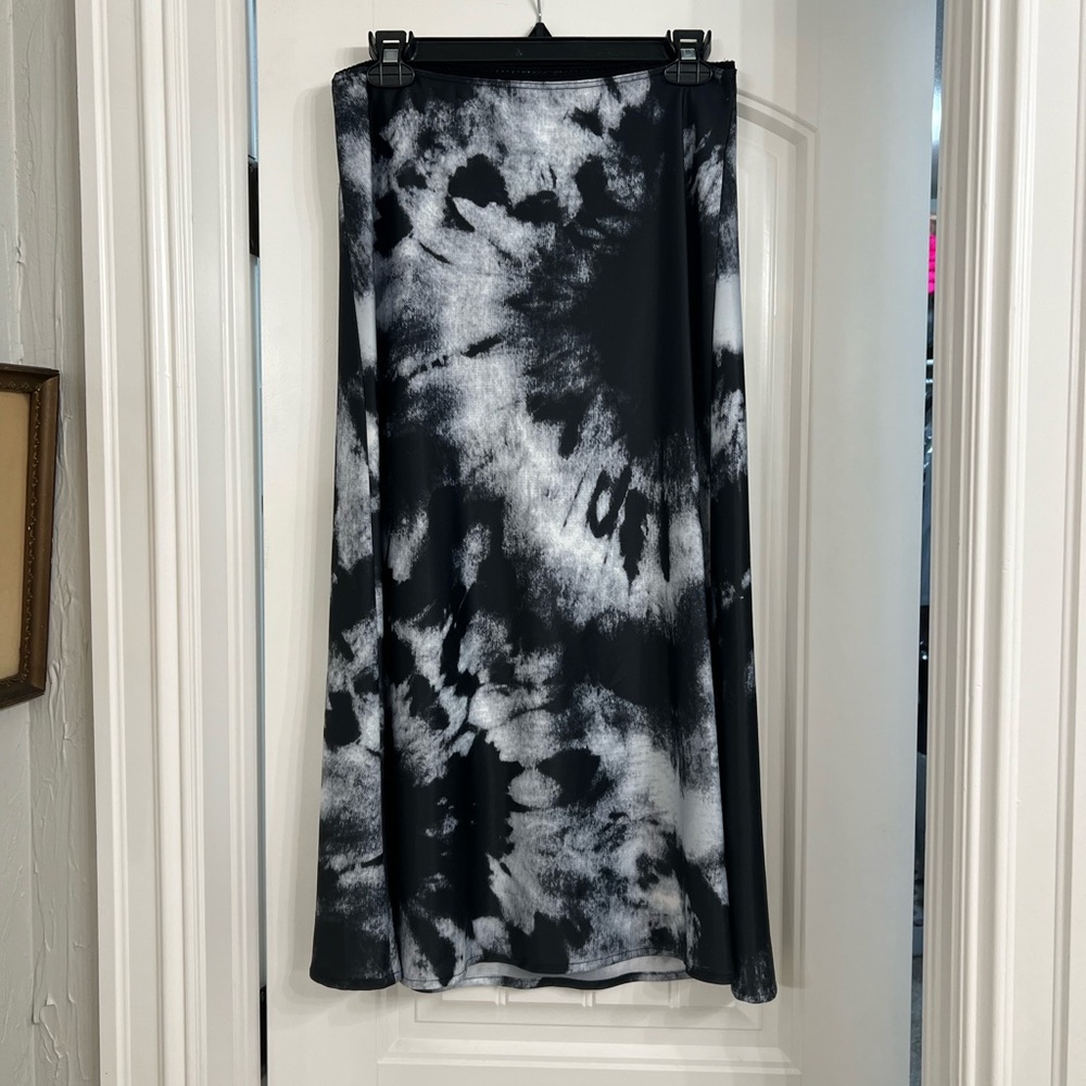 Black & white tie dye silky skirt